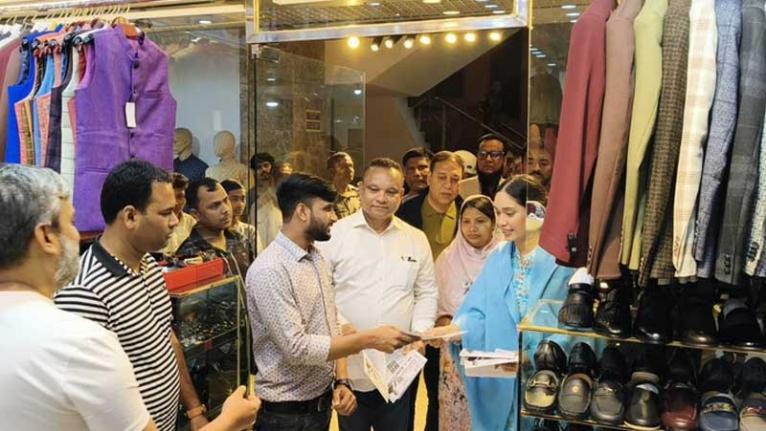 বাবার জন্য ধানের শীষে ভোট চেয়ে গণসংযোগে জাইমা রহমান