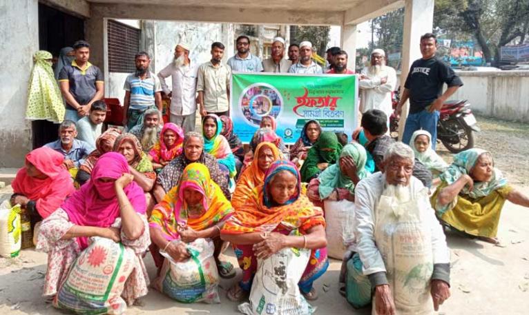 ​সরিষাবাড়ীতে মানবকল্যাণ ফাউন্ডেশনের উদ্যোগে ইফতার সামগ্রী বিতরণ