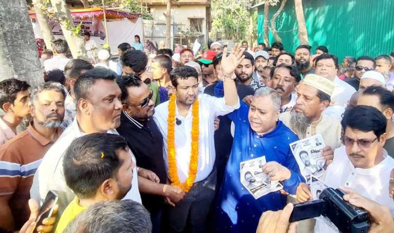 আড়াইহাজারে ধানের শীষের প্রচারে আনিসুল ইসলাম সানি