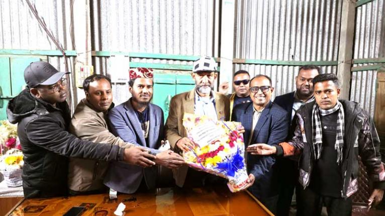 নবনির্বাচিত এমপি ফরিদুল কবিরকে রিপোর্টার্স ক্লাবের ফুলেল শুভেচ্ছা