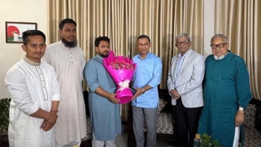 নাহিদ ইসলামের সঙ্গে সৌজন্য সাক্ষাৎ করেছেন তারেক রহমান