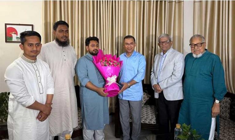 নাহিদ ইসলামের সঙ্গে সৌজন্য সাক্ষাৎ করেছেন তারেক রহমান