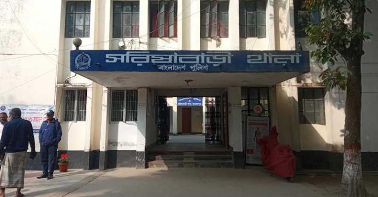 সরিষাবাড়ীতে বসতবাড়িতে ঢুকে ব্যবসায়ী পরিবারকে কুপিয়ে জখম ও লুটপাট