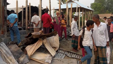 সরিষাবাড়ীতে ভয়াবহ আগুন, ২ দোকানের ২০ লক্ষ টাকার মালামাল পুড়ে ছাই।