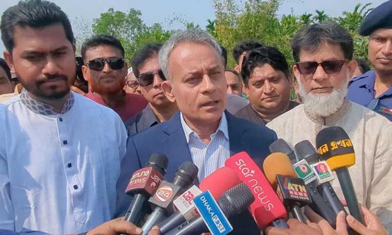 ঈদ যাত্রা নির্বিঘ্ন করতে পাবলিক পরিবহনে পর্যাপ্ত তেল দেওয়া হচ্ছে