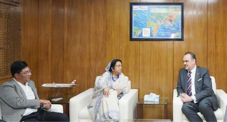 মধ্যপ্রাচ্যে ফ্লাইট বিপর্যয়ে অপতথ্য এড়াতে যাত্রীদের সতর্ক থাকার আহ্বান বিমান ও পর্যটন মন্ত্রীর