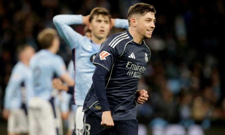 রোমাঞ্চকর জয়ে বার্সার ঘাড়ে নিঃশ্বাস ফেলছে রিয়াল