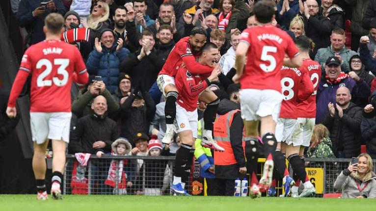 ঘরের মাঠে অ্যাস্টন ভিলাকে উড়িয়ে দিলো ম্যানচেস্টার ইউনাইটেড