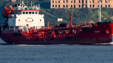 রাশিয়ার তেল বিক্রির ওপর দেওয়া নিষেধাজ্ঞা স্থগিত করল যুক্তরাষ্ট্র