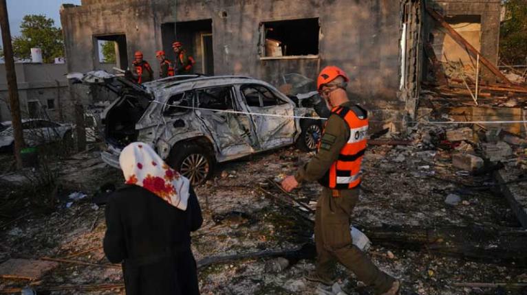 ইরানের ক্ষেপণাস্ত্র হামলায় ইসরাইলে আহত অর্ধশতাধিক, বহু ঘরবাড়ি ক্ষতিগ্রস্ত