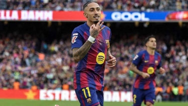 রাফিনিয়ার হ্যাটট্রিকে সেভিয়াকে উড়িয়ে দিল বার্সেলোনা