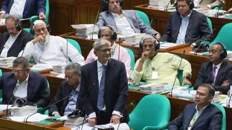 দুর্নীতিকে প্রশ্রয় না দিয়ে গ্রামের সড়ককে অগ্রাধিকার দেবে সরকার: মির্জা ফখরুল