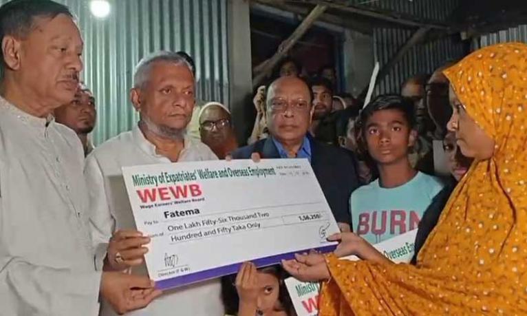 সৌ‌দি‌তে নিহত বাচ্চু মিয়ার পরিবারের পাশে প্রবাসীকল্যাণ মন্ত্রী