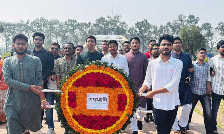 জিয়াউর রহমান ও খালেদা জিয়ার সমাধিতে ঢাবি ছাত্রদলের শ্রদ্ধা