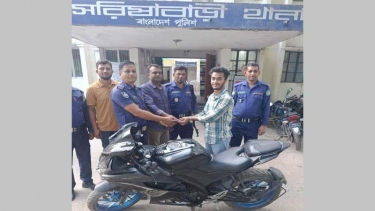 পুলিশ ও সাংবাদিকদের যৌথ প্রচেষ্টায় ৩ বছর পর ফিরে পেল হারানো বাইক