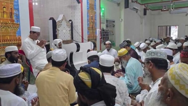 পাথরঘাটা সদর জামে মসজিদে ঈদের নামাজ আদায় করলেন চীফ হুইপ