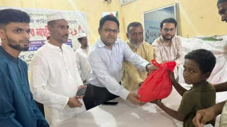 রূপগঞ্জে শহীদ ফারহান ফাইয়াজ ফাউন্ডেশনের উদ্যোগে ঈদ উপহার বিতরণ