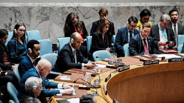 ইরানের ওপর পশ্চিমা নিষেধাজ্ঞা ঠেকাতে পারল না চীন-রাশিয়া