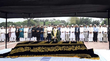 জাতীয় সংসদের দক্ষিণ প্লাজায় জাতীয় সংসদের স্পীকারের সহধর্মিণী দিলারা হাফিজের নামাযে জানাযা অনুষ্ঠিত