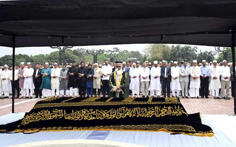 জাতীয় সংসদের দক্ষিণ প্লাজায় জাতীয় সংসদের স্পীকারের সহধর্মিণী দিলারা হাফিজের নামাযে জানাযা অনুষ্ঠিত