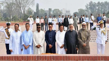 জাতীয় স্মৃতিসৌধে সংসদের চীফ হুইপ ও হুইপদের শ্রদ্ধা নিবেদন