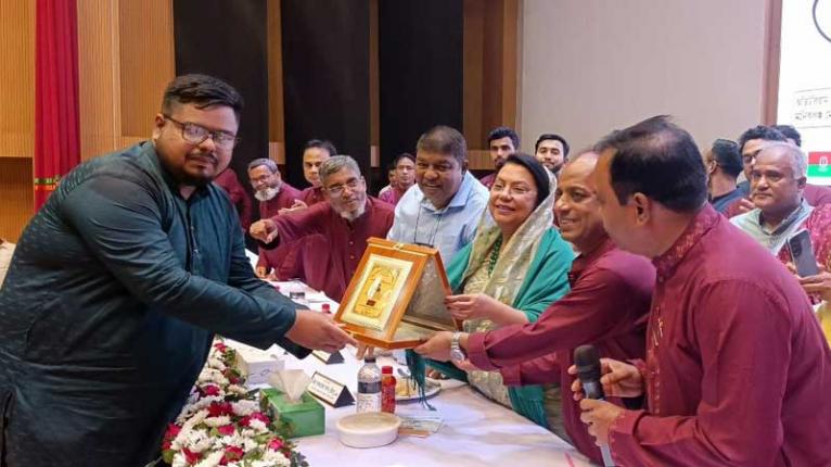 চিকিৎসকদের সততা ও মানবিক মূল্যবোধ নিয়ে স্বাস্থ্যসেবা নিশ্চিতের আহ্বান বিমানমন্ত্রীর