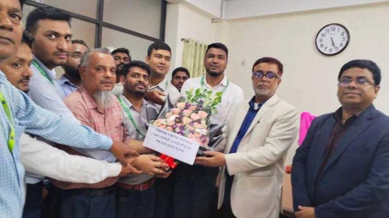 প্রথমবারের মতো সিদ্ধিরগঞ্জে অফিস করলেন সাখাওয়াত