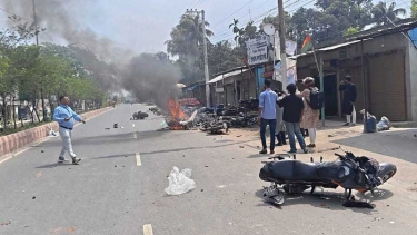 পাবনায় দুপক্ষের সংঘর্ষে আহত অর্ধশতাধিক, ভাঙচুর