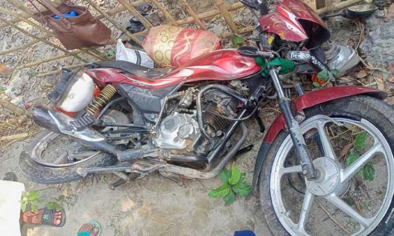 ঈদের ছুটিতে বাড়ি ফেরার পথে ট্রাকচাপায় পিষ্ট স্বামী-স্ত্রী-সন্তান