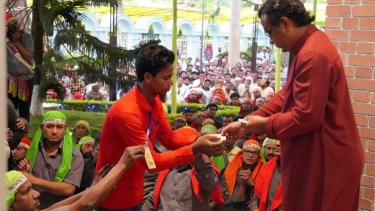 ফরিদপুরে অস্বচ্ছল জাকেরদের মাঝে চন্দ্রপুরী জাকের কল্যাণ ফাউন্ডেশনের পুঁজি সহায়তা প্রদান