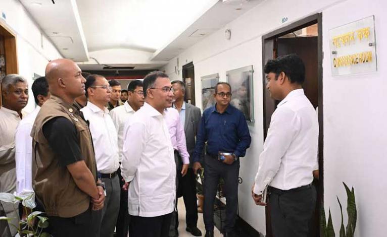 সচিবালয়ে বিভিন্ন মন্ত্রণালয় পরিদর্শন প্রধানমন্ত্রীর