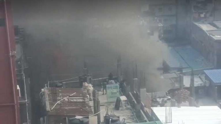 রাজধানীর হাতিরপুলে খাবারের দোকানে আগুন