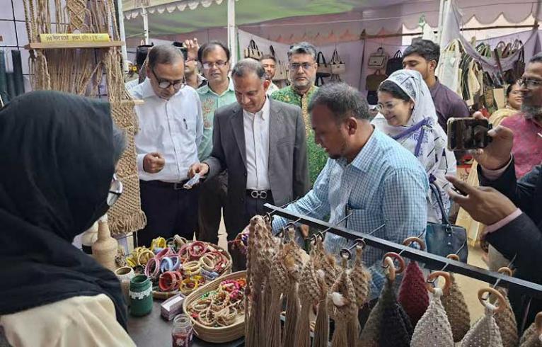পাটপণ্যের ব্যবহার বাড়াতে কাজ করছে সরকার : বস্ত্র ও পাট প্রতিমন্ত্রী