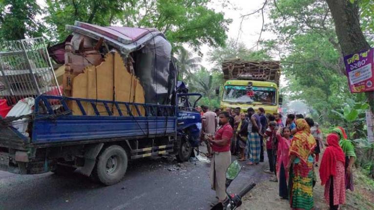 মাদারীপুরে পিকআপ-ট্রাক মুখোমুখি সংঘর্ষ, আহত ১০