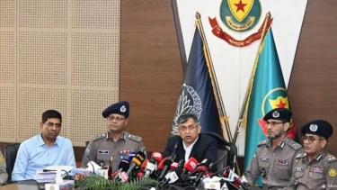 চাঁদাবাজ ও সন্ত্রাসীদের বিরুদ্ধে শিগগির দেশব্যাপী অভিযান - স্বরাষ্ট্রমন্ত্রী