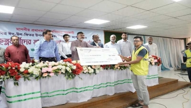 ডিএনসিসির ৩ হাজার পরিচ্ছন্নতাকর্মী পেলেন প্রধানমন্ত্রীর ঈদ বোনাস