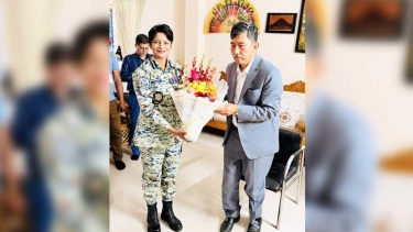 পার্বত্য চট্টগ্রাম বিষয়ক মন্ত্রীর সাথে ডিআইজি সালমা বেগমের সাক্ষাৎ