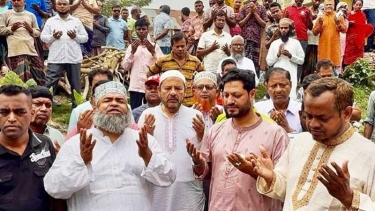 বাগেরহাটে শহর রক্ষাবাঁধের ড্রেন সচলকরণ কর্মসূচির উদ্বোধন