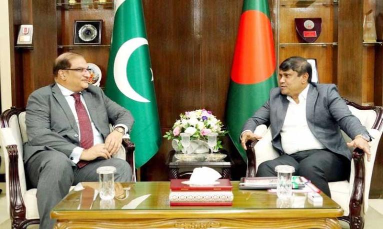 প্রতিরক্ষা উপদেষ্টার সঙ্গে পাকিস্তান হাইকমিশনারের সাক্ষাৎ