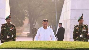 জিয়াউর রহমানের সমাধিতে প্রধানমন্ত্রীর শ্রদ্ধা নিবেদন