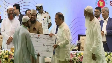 ইমাম-মুয়াজ্জিনদের সম্মানি প্রদান কার্যক্রম উদ্বোধন করলেন প্রধানমন্ত্রী