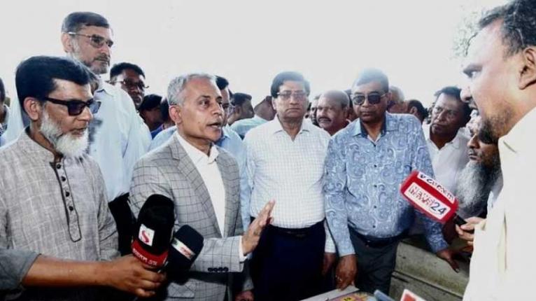 নিরাপদ ও স্বস্তিদায়ক ঈদযাত্রা নিশ্চিত করতে রাজধানীর বাস টার্মিনাল পরিদর্শনে সড়ক মন্ত্রী