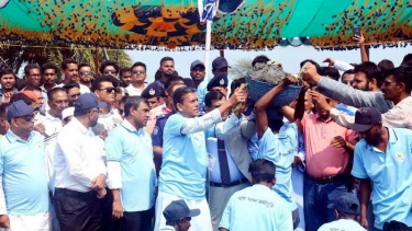 খুলনায় খাল খনন উদ্বোধন করলেন জাতীয় সংসদের হুইপ বকুল