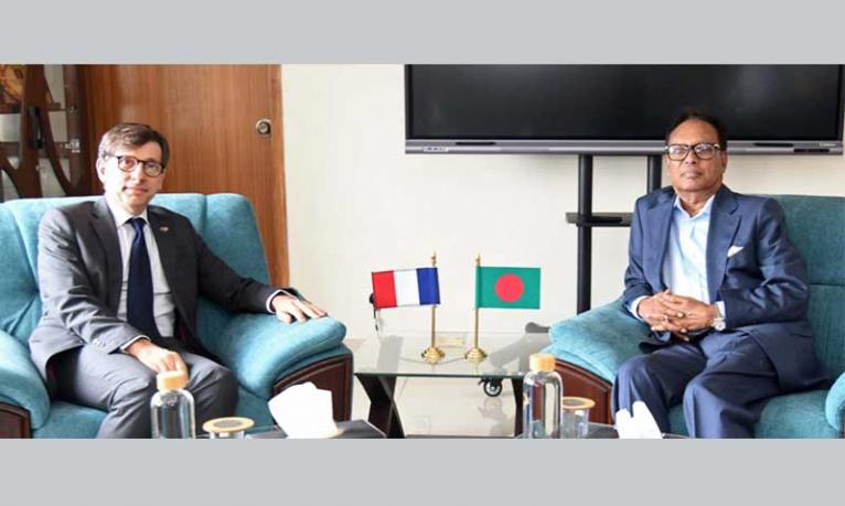 টেলিযোগাযোগ মন্ত্রী ফকির মাহবুব আনামের সঙ্গে ফ্রান্সের রাষ্ট্রদূতের সাক্ষাৎ