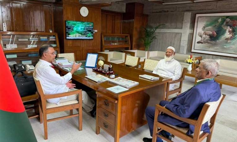 প্রধানমন্ত্রীর সঙ্গে বিরোধীদলীয় নেতার সৌজন্য সাক্ষাৎ