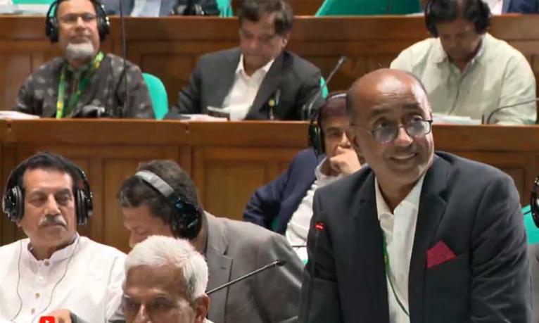 সব ধরনের সংস্কার সংবিধানের কাঠামোর ভেতরেই পরিচালিত হবে: আইনমন্ত্রী