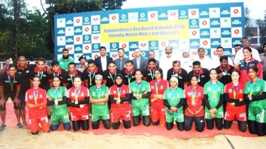 স্বাধীনতা দিবস বীচ কাবাডির পুরুষ ও নারী উভয় বিভাগে লাল দল চ্যাম্পিয়ন