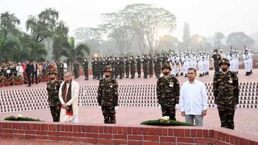 জাতীয় স্মৃতিসৌধে রাষ্ট্রপতি-প্রধানমন্ত্রীর শ্রদ্ধা নিবেদন