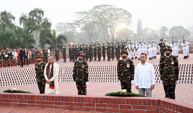 জাতীয় স্মৃতিসৌধে রাষ্ট্রপতি-প্রধানমন্ত্রীর শ্রদ্ধা নিবেদন