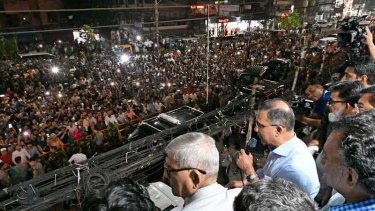 নেতাকর্মীদের সাধারণ মানুষের পাশে দাঁড়ানোর আহ্বান প্রধানমন্ত্রীর